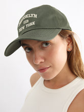 Cargar imagen en el visor de la galería, Gorra para Mujer DVK CAP BROOKLYN HAT VRD
