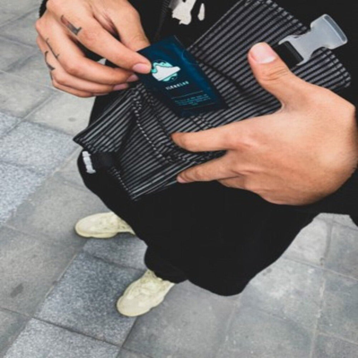 Paños Premium CLEAN LAB - Toallitas húmedas para limpiar zapatillas (12 unid)