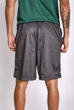 Cargar imagen en el visor de la galería, Short para Hombre CHAMPION 81622G586DWA 9-INCH CLASSIC GRAPHIC MESH SHORT G61
