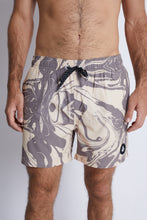 Cargar imagen en el visor de la galería, Ropa de Baño para Hombre DUNKELVOLK VOLLEY MARBLING 15&quot; BEIG
