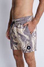 Cargar imagen en el visor de la galería, Ropa de Baño para Hombre DUNKELVOLK VOLLEY MARBLING 15&quot; BEIG
