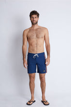 Cargar imagen en el visor de la galería, Ropa de Baño para Hombre DUNKELVOLK BOARDSHORT LABERINTO 16&quot; NAVY
