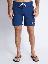 Cargar imagen en el visor de la galería, Ropa de Baño para Hombre DUNKELVOLK BOARDSHORT LABERINTO 16&quot; NAVY
