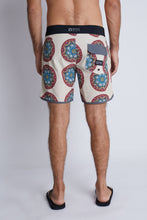 Cargar imagen en el visor de la galería, Ropa de Baño para Hombre DUNKELVOLK BOARDSHORT SHIELD 16&quot; BLKM
