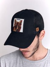 Cargar imagen en el visor de la galería, Gorra para Hombre Dunkelvolk TRUCKER STAY WILD BLK2
