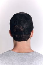 Cargar imagen en el visor de la galería, Gorra para Hombre Dunkelvolk TRUCKER STAY WILD SGRH2
