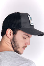 Cargar imagen en el visor de la galería, Gorra para Hombre Dunkelvolk TRUCKER STAY WILD SGRH2
