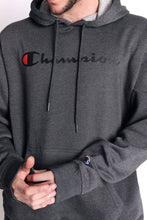 Cargar imagen en el visor de la galería, Polera para Hombre CHAMPION GF89HY06794 POWERBLEND GRAPHIC HOODIE 0OC
