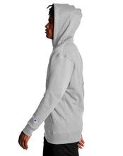 Cargar imagen en el visor de la galería, Polera para Hombre CHAMPION GF89HY06794 POWERBLEND GRAPHIC HOODIE 1IC
