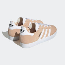 Cargar imagen en el visor de la galería, Zapatillas para Mujer ADIDAS ID7006 GAZELLE 006
