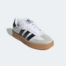 Cargar imagen en el visor de la galería, Zapatillas para Hombre ADIDAS IE1377 SAMBA XLG WHT
