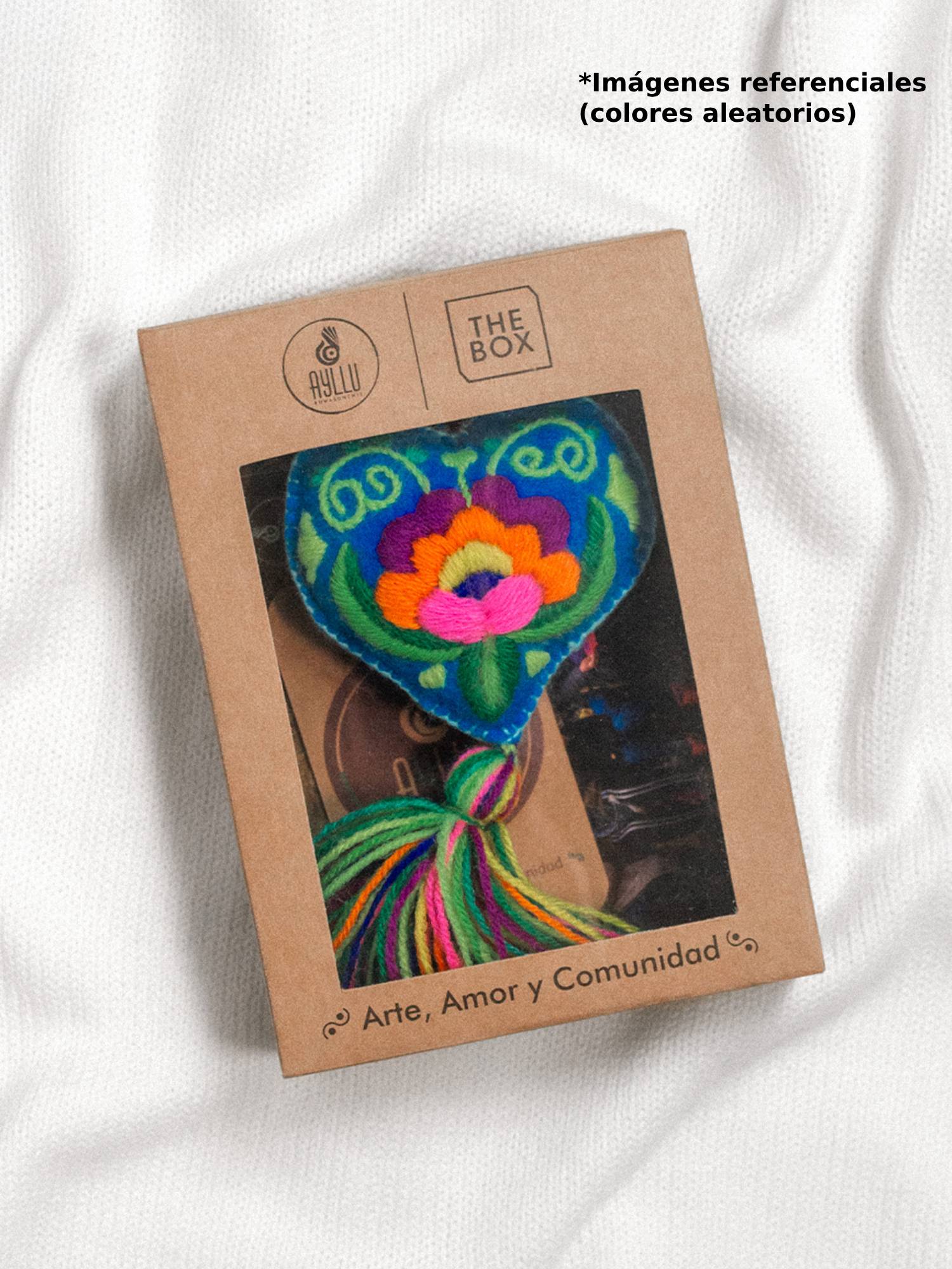 Corazón Tejido AYLLU (Color Aleatorio) 8cm x 7cm AYLLU