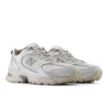 Cargar imagen en el visor de la galería, Zapatillas para Mujer NEW BALANCE 530 GRY
