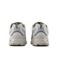 Cargar imagen en el visor de la galería, Zapatillas para Mujer NEW BALANCE 530 GRY
