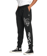 Cargar imagen en el visor de la galería, Jogger para Hombre RVCA FLEECE MISTER CARTOON PANT BLK
