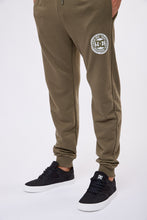 Cargar imagen en el visor de la galería, Jogger para Hombre DC SHOES FLEECE CIRCLE JOGGER FT CRBY
