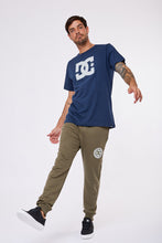 Cargar imagen en el visor de la galería, Jogger para Hombre DC SHOES FLEECE CIRCLE JOGGER FT CRBY
