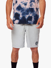 Cargar imagen en el visor de la galería, Short para Hombre Dunkelvolk FLEECE COMFORT SHORT 16&quot; LBL
