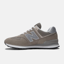 Cargar imagen en el visor de la galería, Zapatillas para Hombre NEW BALANCE HERITAGE 574 GRI EVG
